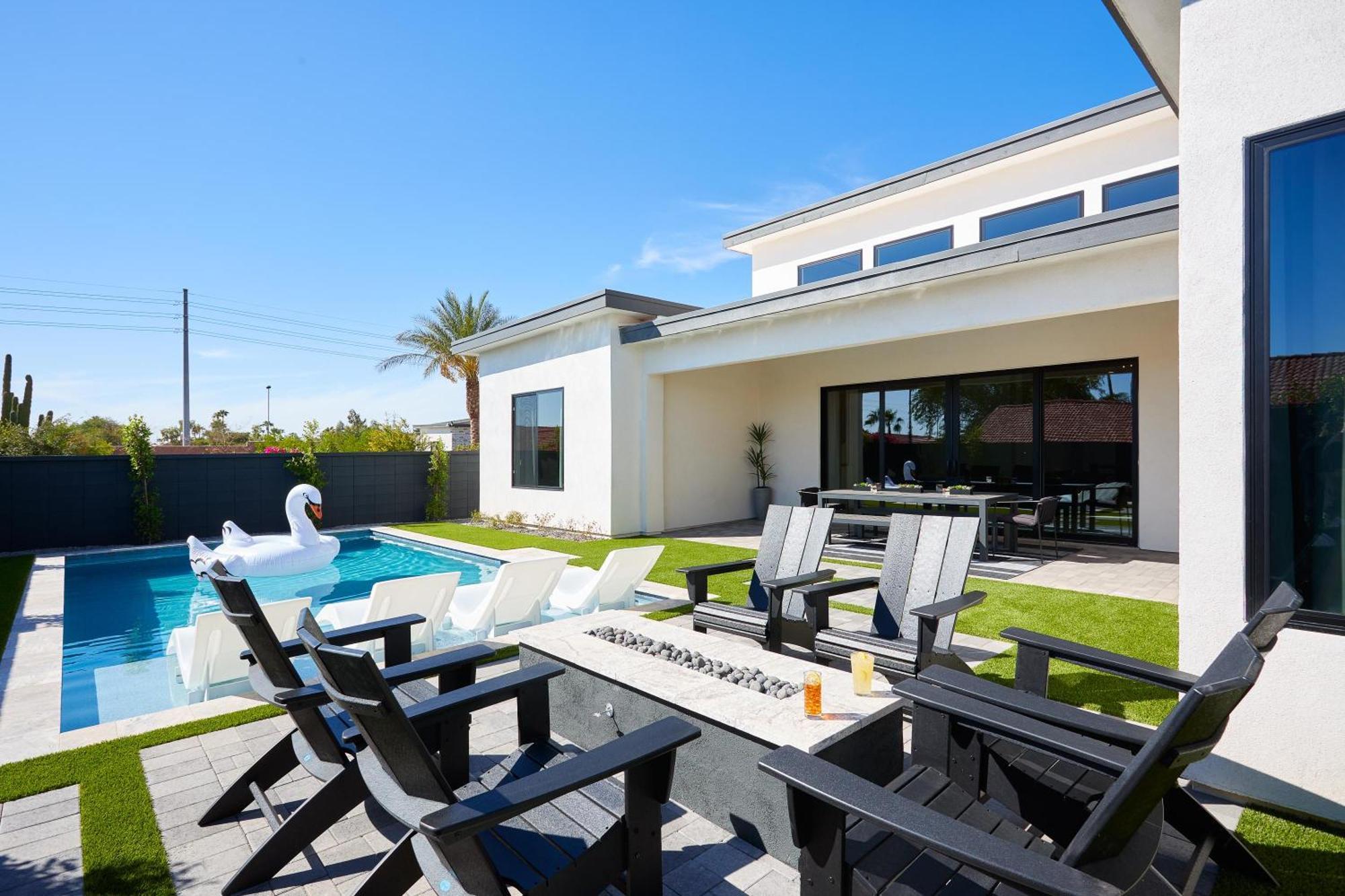 Luxe - Solstice Retreat - Heated Pools - 2 Homes *