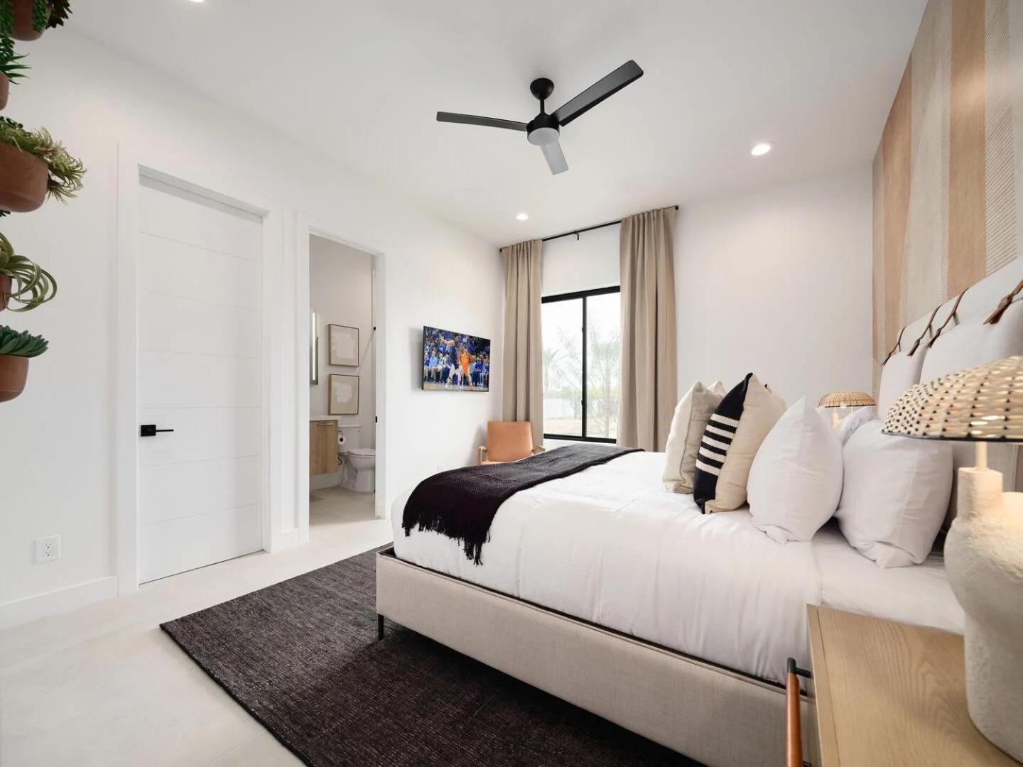 Luxe - Solstice Retreat - Heated Pools - 2 Homes Scottsdale